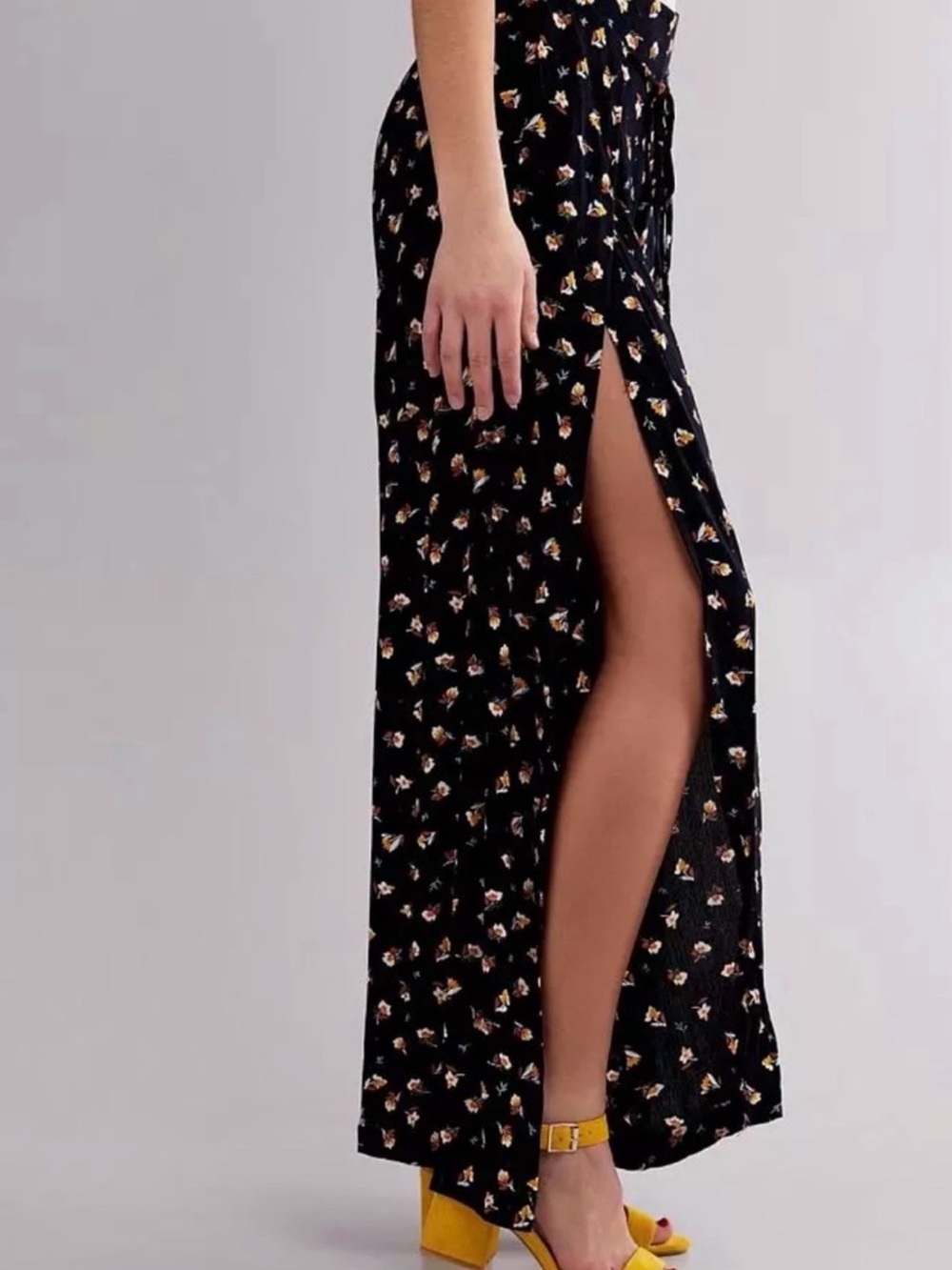 Billabong Split Spirit Black flowy wide legged pants M floral